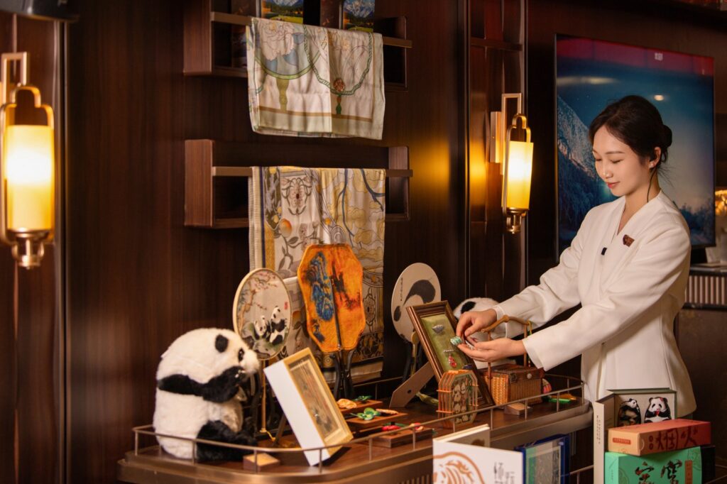 1 · 10 Days Chengdu Hao Panda Train (Yinbing – Starting point of Yantze) / 10天成都号熊猫专列（宜宾 – 长江源头）