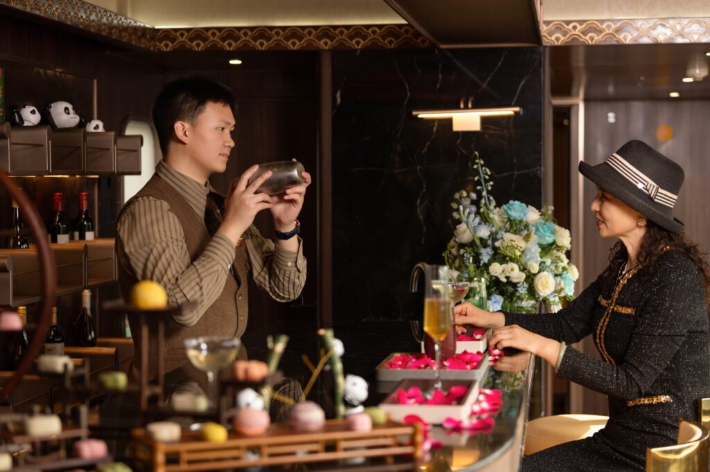 31 · 10 Days Chengdu Hao Panda Train (Yinbing – Starting point of Yantze) / 10天成都号熊猫专列（宜宾 – 长江源头）