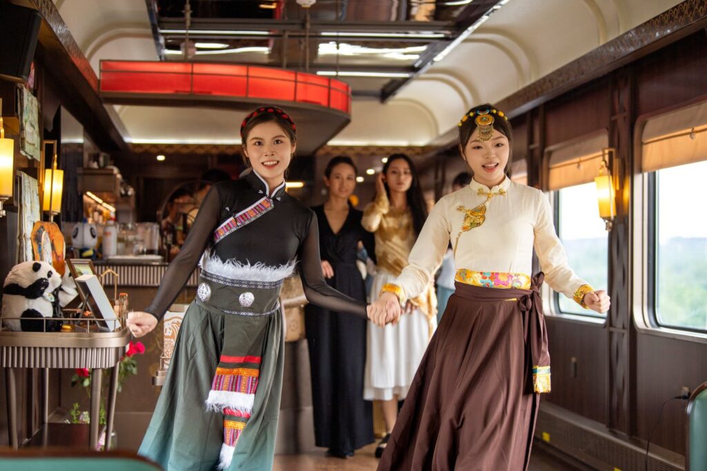 36 · 10 Days Chengdu Hao Panda Train (Yinbing – Starting point of Yantze) / 10天成都号熊猫专列（宜宾 – 长江源头）