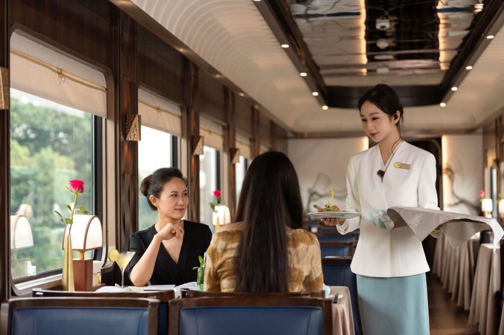 40 · 9 Days Panda-Theme premium Train – Chengdu Hao (Chengdu·Guizhou·Chongqing) / 9天成都号熊猫专列（成都·贵州·重庆)