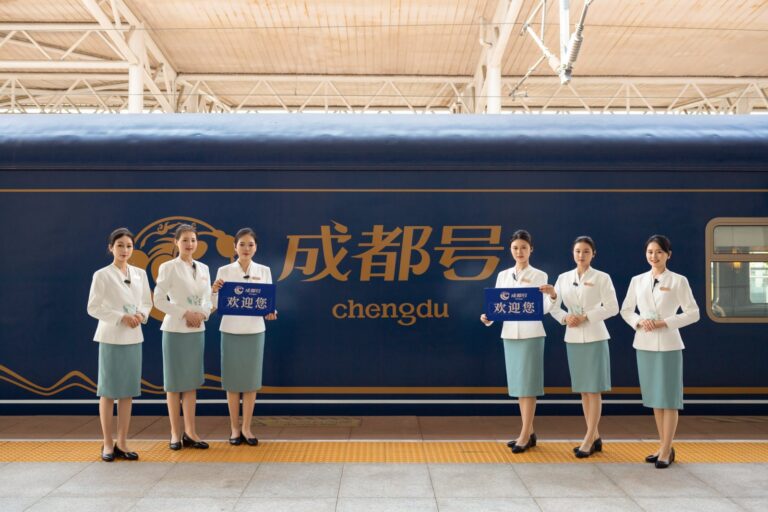 9 Days Panda-Theme premium Train – Chengdu Hao (Chengdu·Guizhou·Chongqing)
