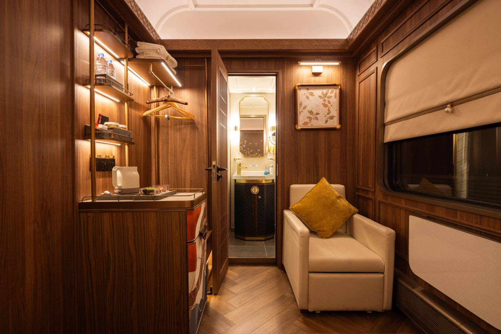 Wardrobe and sofa 衣柜与沙发