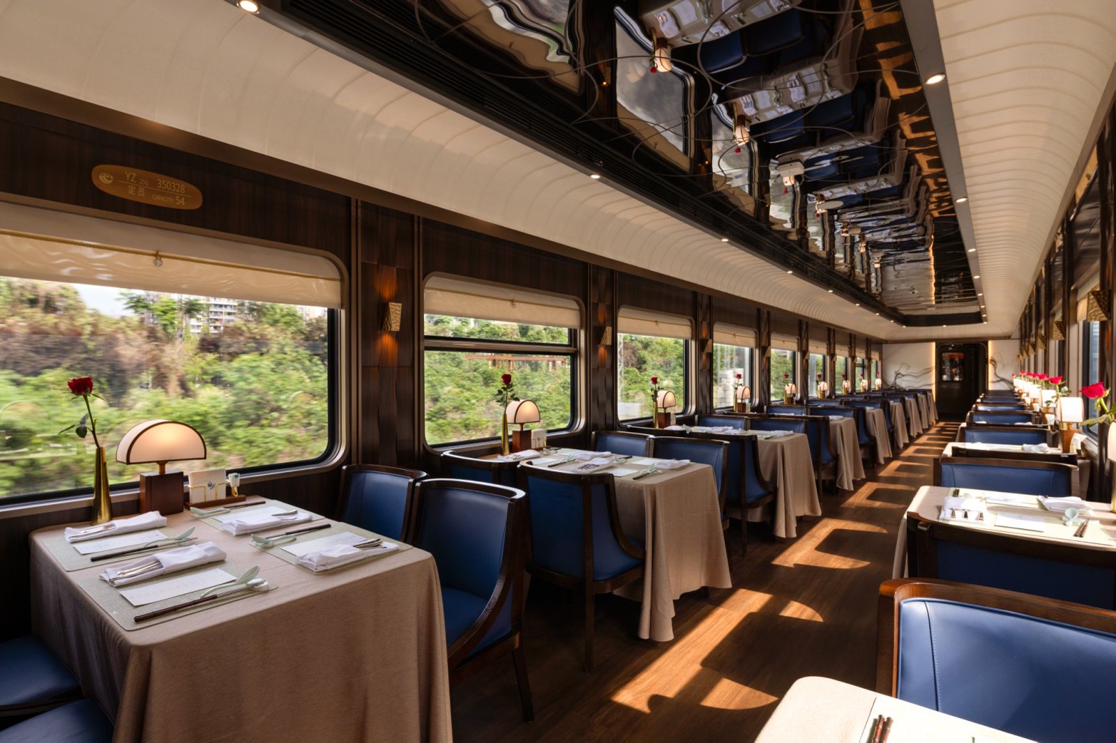 Golden Panda Restaurant car 金熊猫餐厅车厢