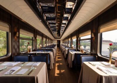 Restaurant car laid for dinner on the Chengdu Hao Panda Train · 成都号晚餐前的餐车