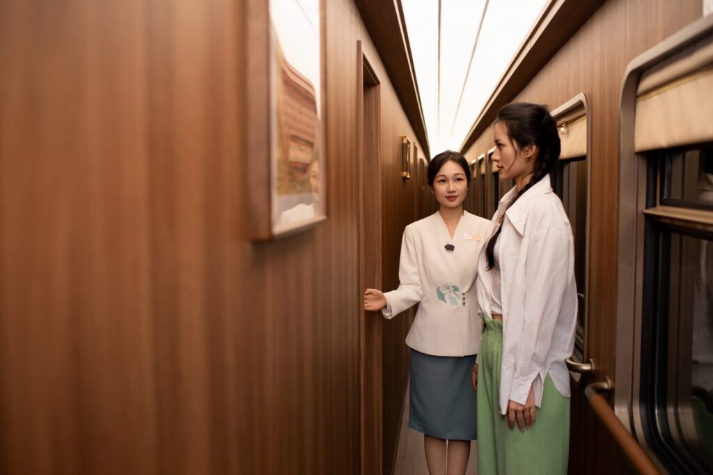 9 · 10 Days Chengdu Hao Panda Train (Yinbing – Starting point of Yantze) / 10天成都号熊猫专列（宜宾 – 长江源头）