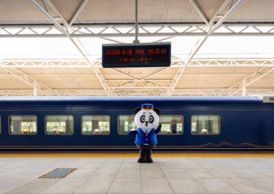 The panda mascot on the platform on the Chengdu Hao Panda Train · 成都号站台上的熊猫吉祥物