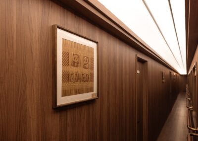 Corridor gallery on the Chengdu Hao Panda Train · 成都号走廊艺廊