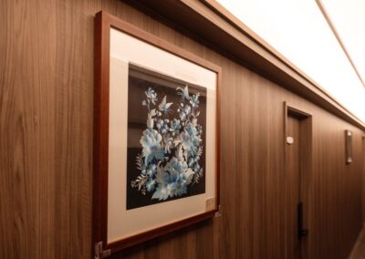 Heritage artwork in the corridor on the Chengdu Hao Panda Train · 成都号走廊非遗艺术