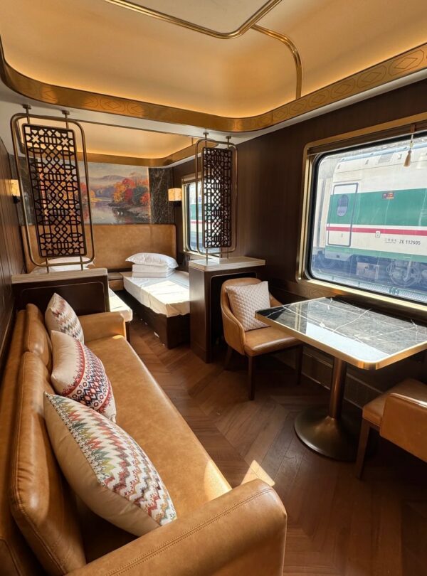 New Orient Express新东方快车6 · New Orient Express · 17-Days “In Love with Autumn Xinjiang” / 新东方快车 · 17 天 乐游古西域，遇见新东方
