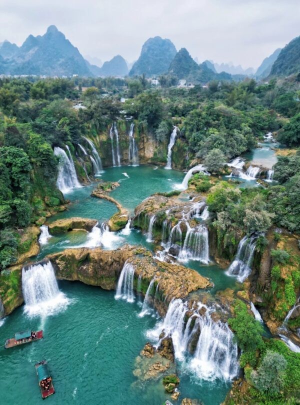 【德天瀑布 · 8 Days Guangxi Tour / 8天广西山水秘境之旅
