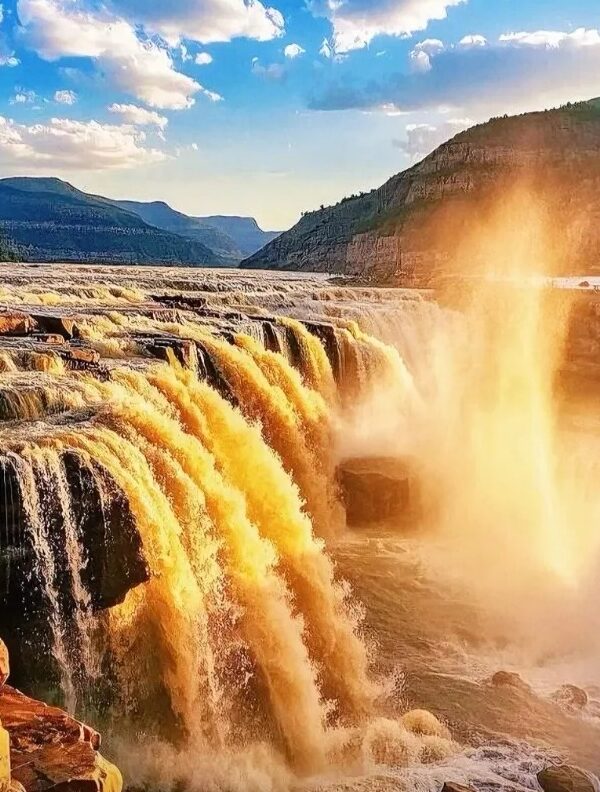 Hukou Waterfall 壶口瀑布 · China Express Travel Shaanxi and Shanxi tour
