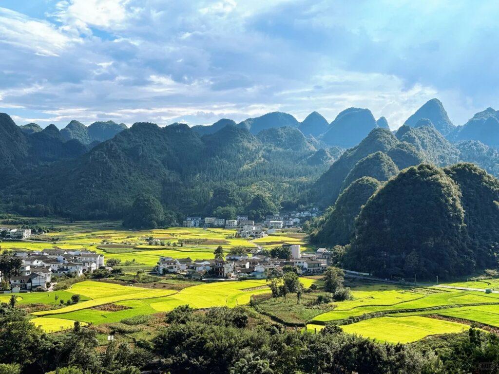 Wanfenglin karst peaks 万峰林 · China Express Travel Guizhou tour