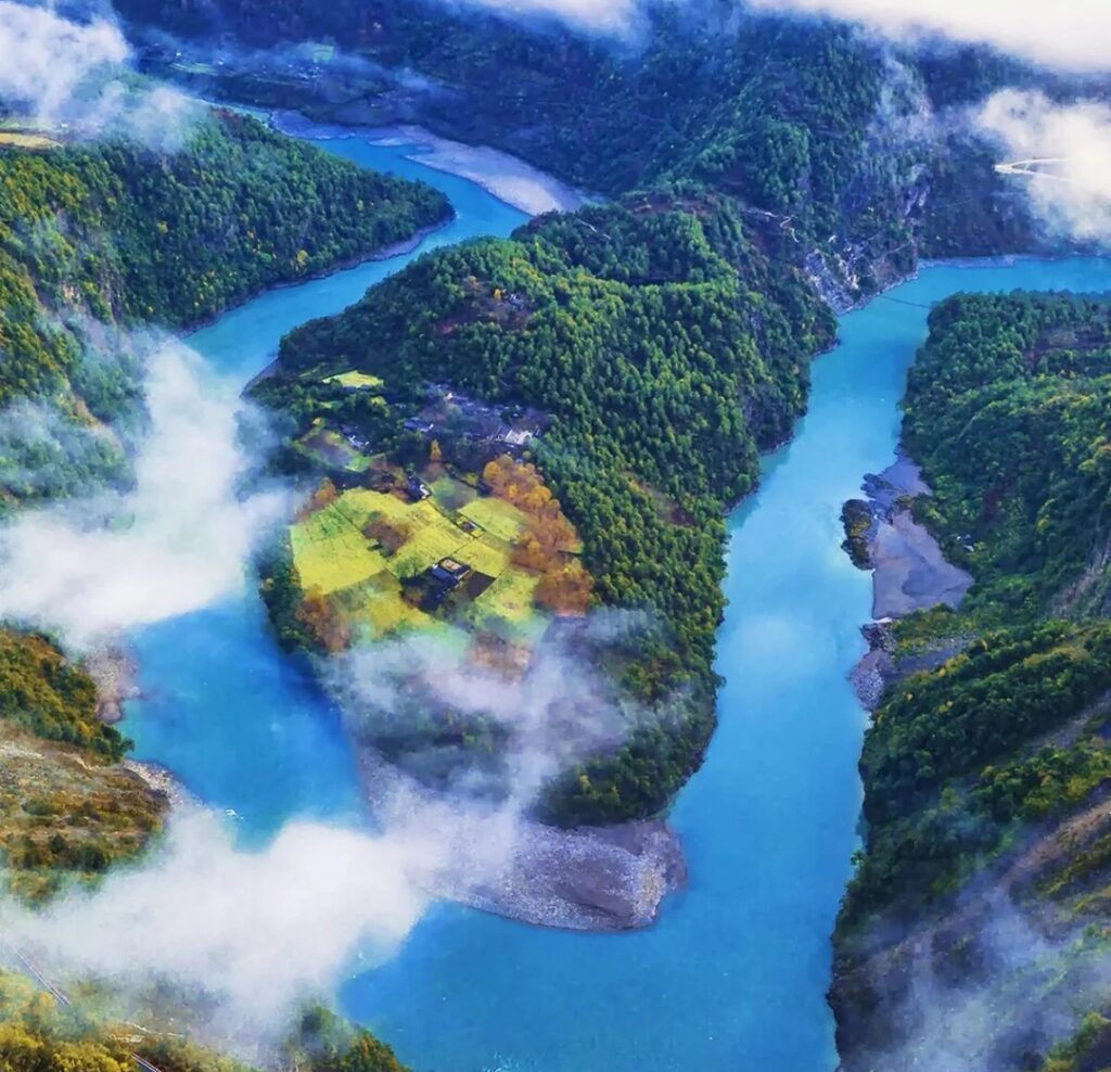 Nujiang River 怒江 · China Express Travel Yunnan Tengchong and Ruili tour