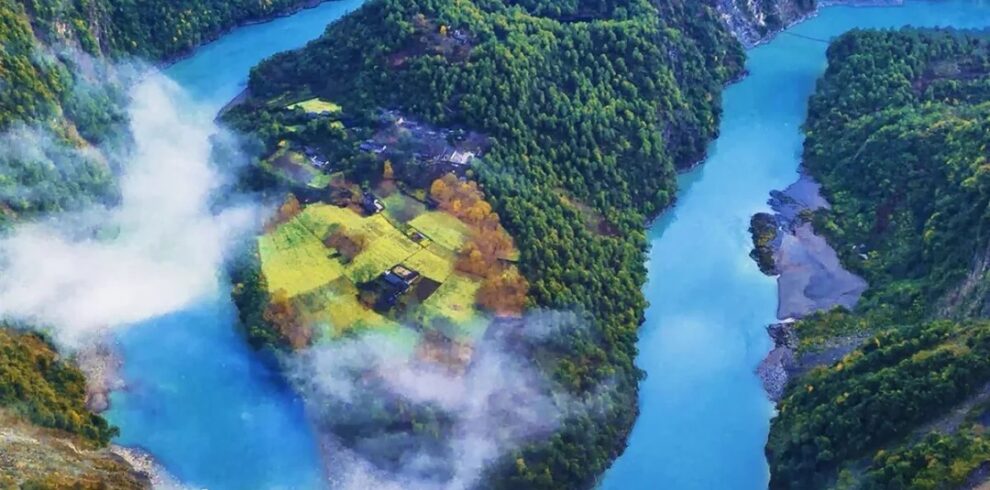 Nujiang River 怒江 · China Express Travel Yunnan Tengchong and Ruili tour