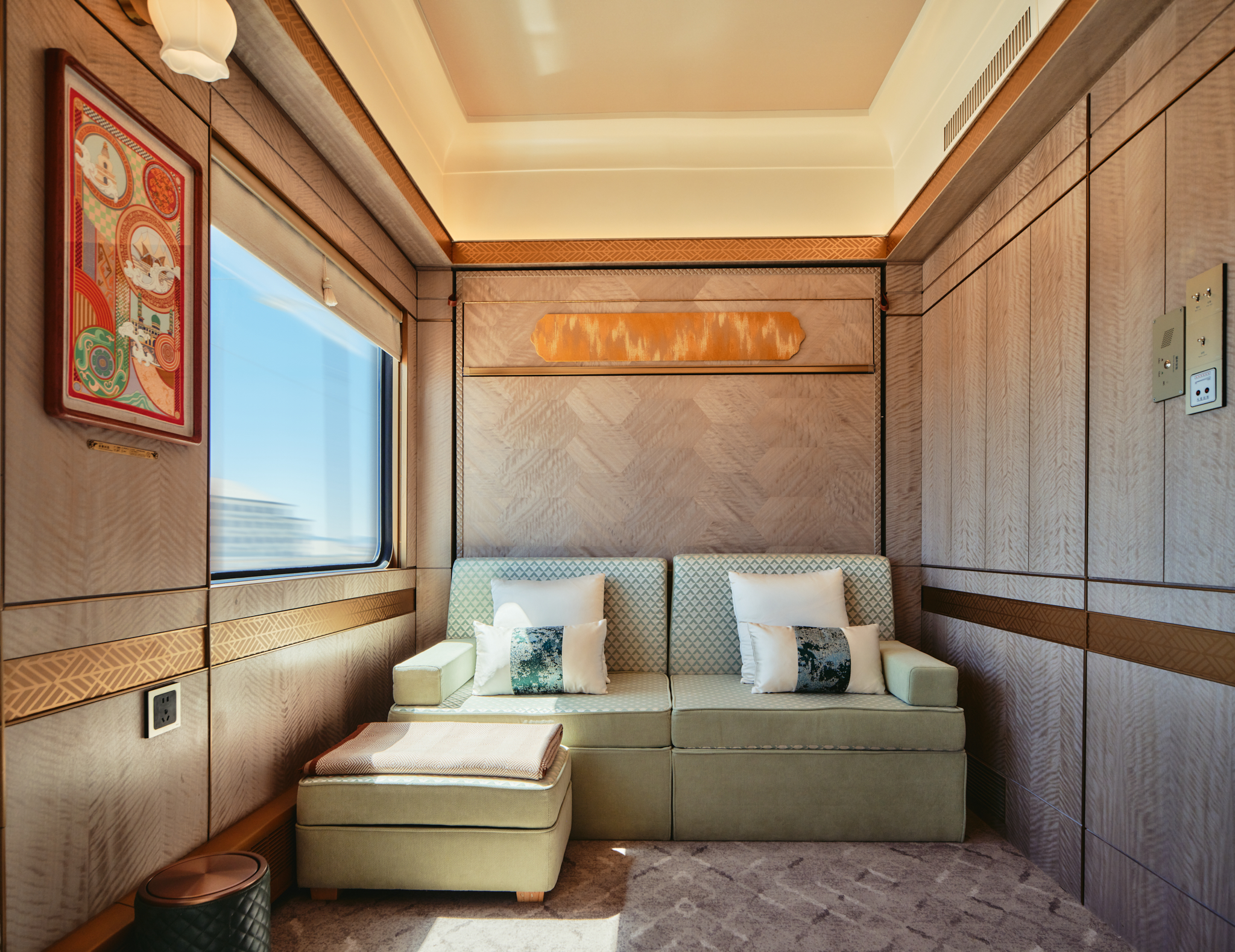 Silk Road Express Family Room Day Mode1 Silk Road Express Family Room Day Mode1