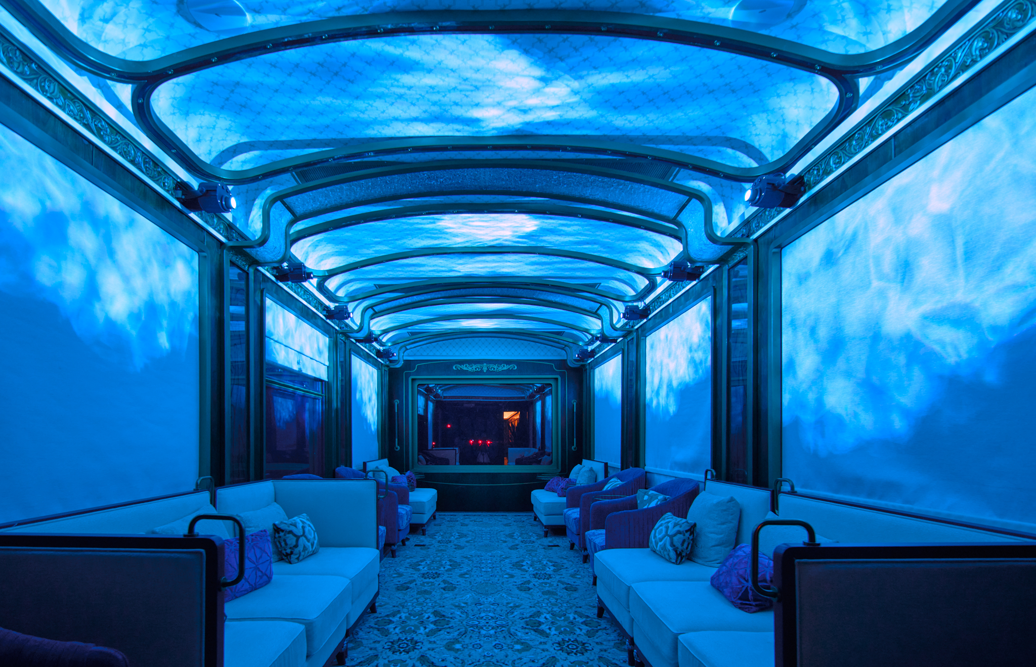 Panorama by day, cinema by night · 日为画廊，夜作影院