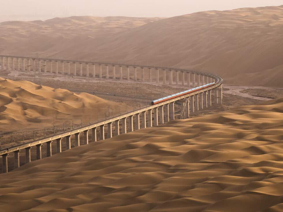 Silk Road Express crossing the desert 丝路梦享号穿越沙漠