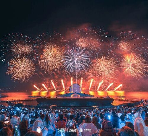 Changshou Lake fireworks 长寿湖烟花秀 · China Express Travel Chongqing Chinese New Year tour