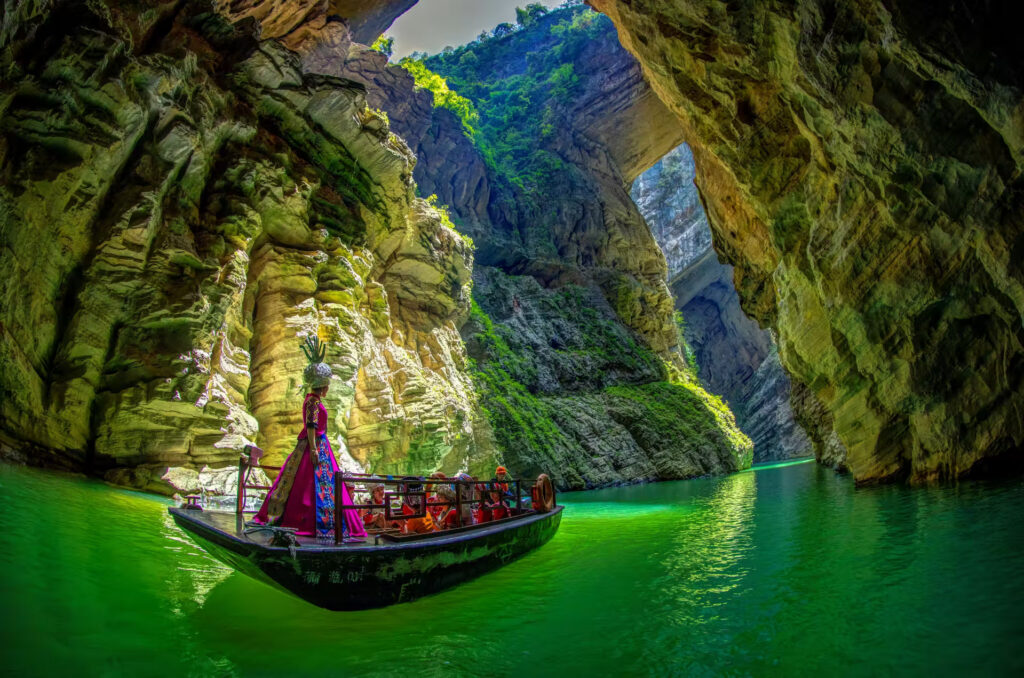 Puhua Underground River 蒲花暗河 · China Express Travel Enshi tour