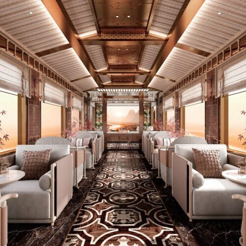 Guanlan observation car with wide windows 云赏·观澜景观车厢 · China Express Travel Baiyun Express