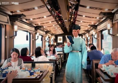 Golden Key butler service in the dining carriage 金钥匙管家 · China Express Travel Tianfu Express