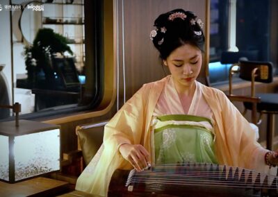 Guzheng performance on board 列车古筝雅集 · China Express Travel Tianfu Express