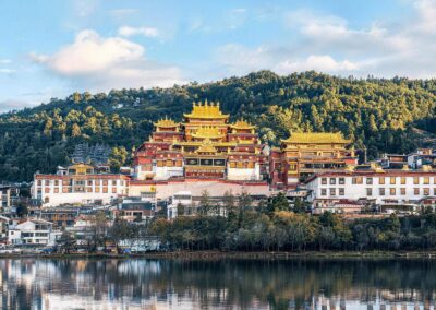 Ganden Sumtseling Monastery 噶丹·松赞林寺 Shangri-La · China Express Travel