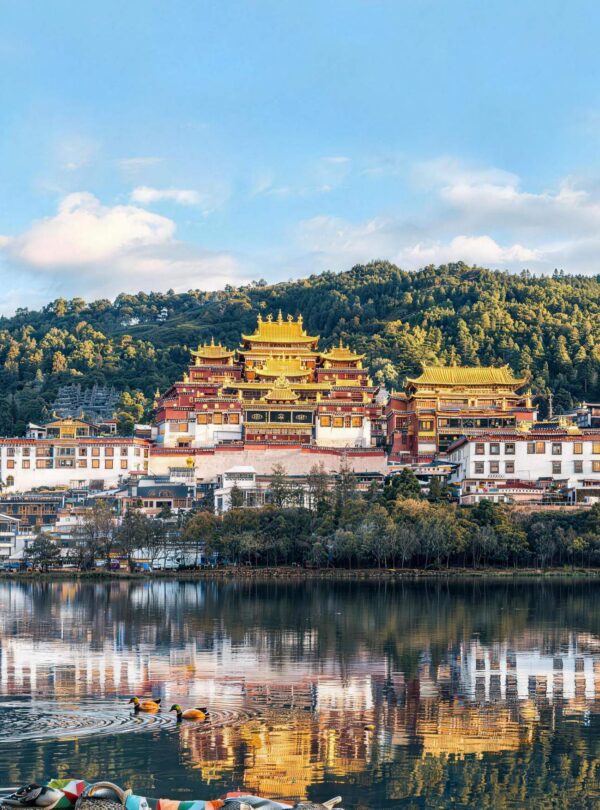 Ganden Sumtseling Monastery 噶丹·松赞林寺 Shangri-La · China Express Travel