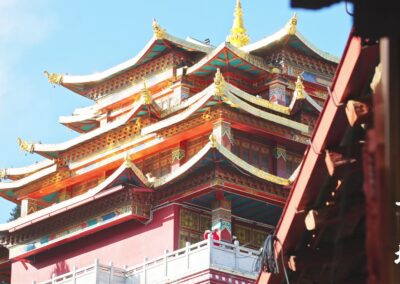 Golden roofs of Songzanlin 松赞林寺鎏金屋顶 · China Express Travel Tianfu Express
