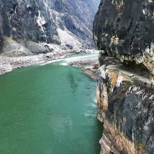 Tiger Leaping Gorge from above 虎跳峡 · China Express Travel Tianfu Express
