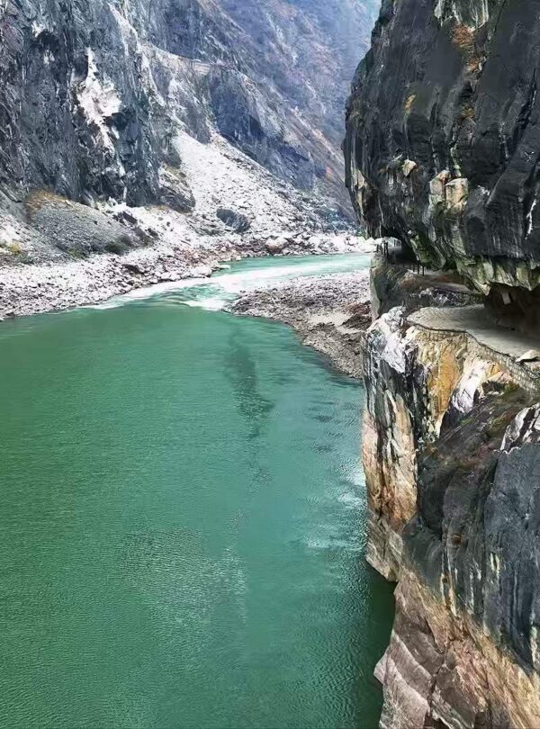 Tiger Leaping Gorge from above 虎跳峡 · China Express Travel Tianfu Express