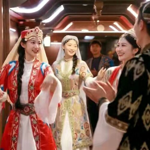 Dance in Kashgar old city 喀什古城歌舞 · China Express Travel Tianfu Express